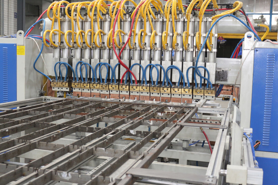 自動高速冷蔵庫コンデンサー溶接機、カスタマイズ可能なワイヤーチューブコンデンサー生産ライン、溶接と曲げを統合