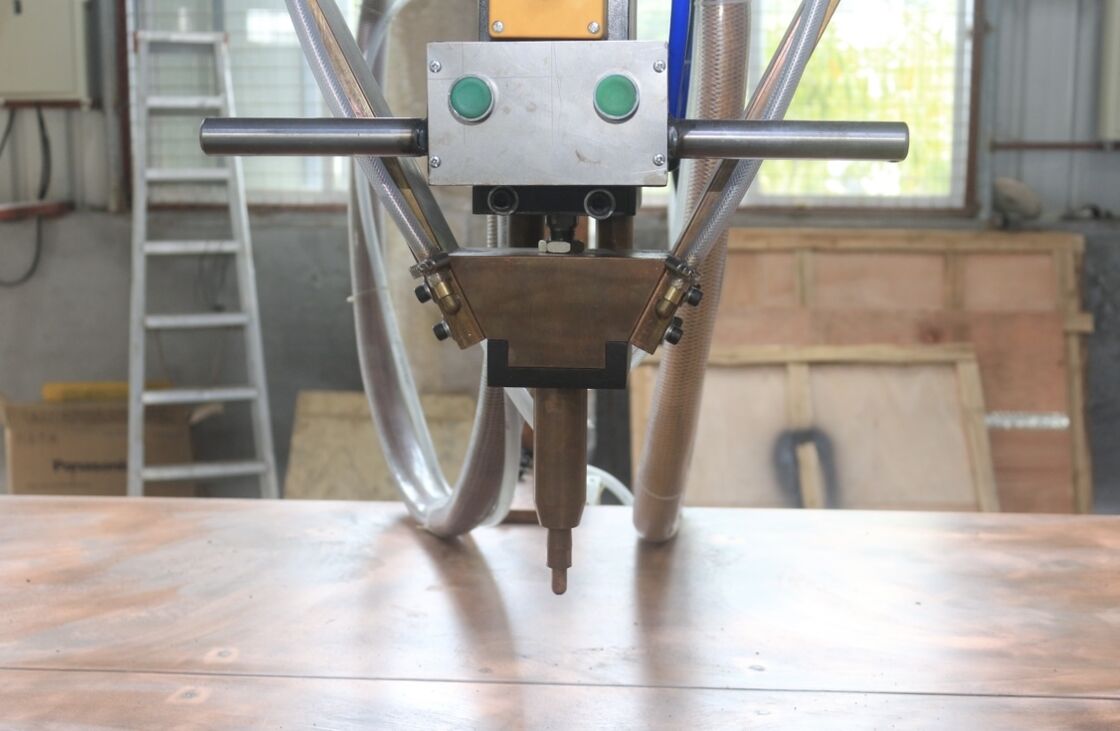 Table Spot Welding Machine with Intelligent Touch Screen Controller for Precision Bending and 3.0+3.0 MM Welding Thickness