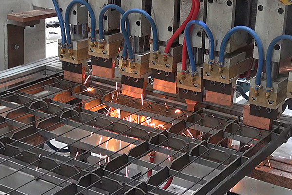 電気制御システム 冷却システムとPLC操作制御システムを持つワイヤ網の溶接機 2