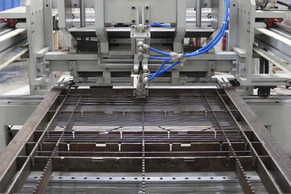 冷蔵庫ワイヤーチューブコンデンサー生産ライン機械、溶接および曲げ機 8