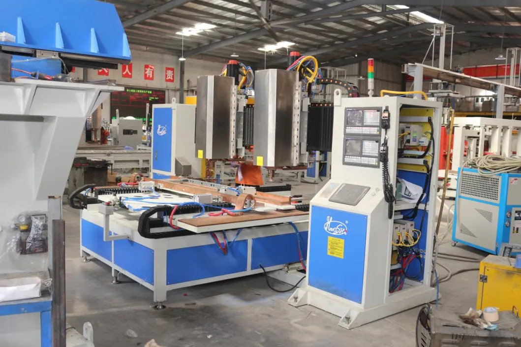 Hwashi CNC Seven 7軸 双頭シート金属スポット溶接機 スクワトラック用の自動シート金属溶接機 1
